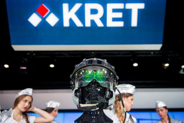 海底捞去年净利降14%:同店日均销售额下滑,员工数量减少超万人