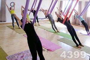 蔡徐坤惊喜亮相柳丝木品牌大会,诠释“生动在场”的生命力之美