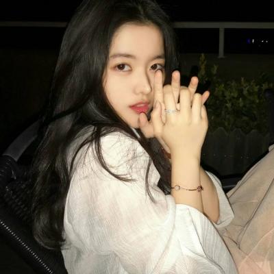 软银集团股价上涨 3.7%, 旗下子公司ARM开始销售自研芯片。