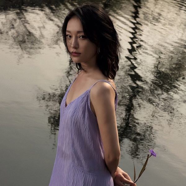 章子怡晒两个女儿照片,网友:大女儿和私下差别太大